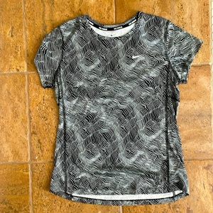 Women’s medium Nike running short sleeve shirt